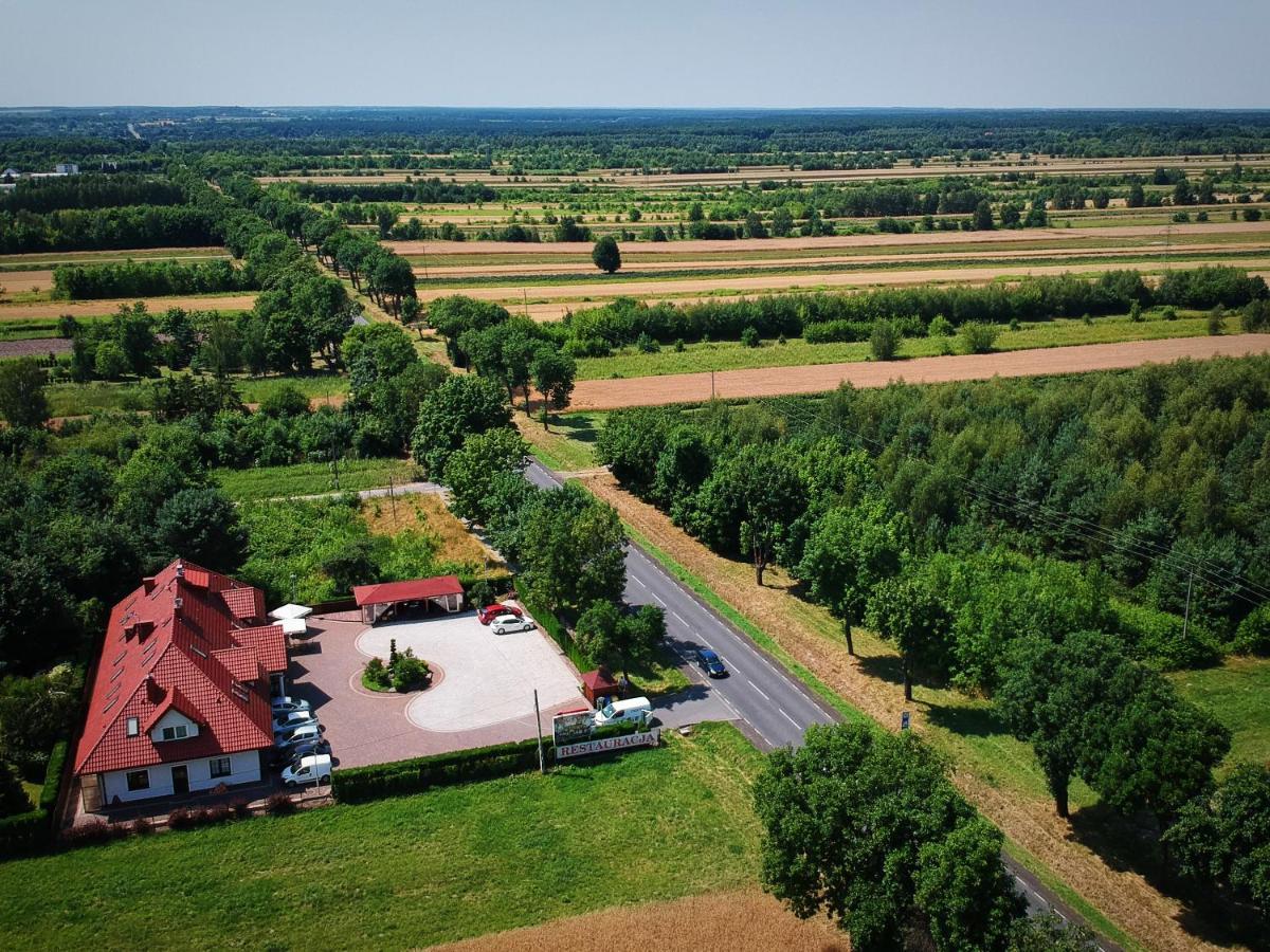 Gosciniec Nad Narwia - Airport Modlin Hotell Kikoly Eksteriør bilde